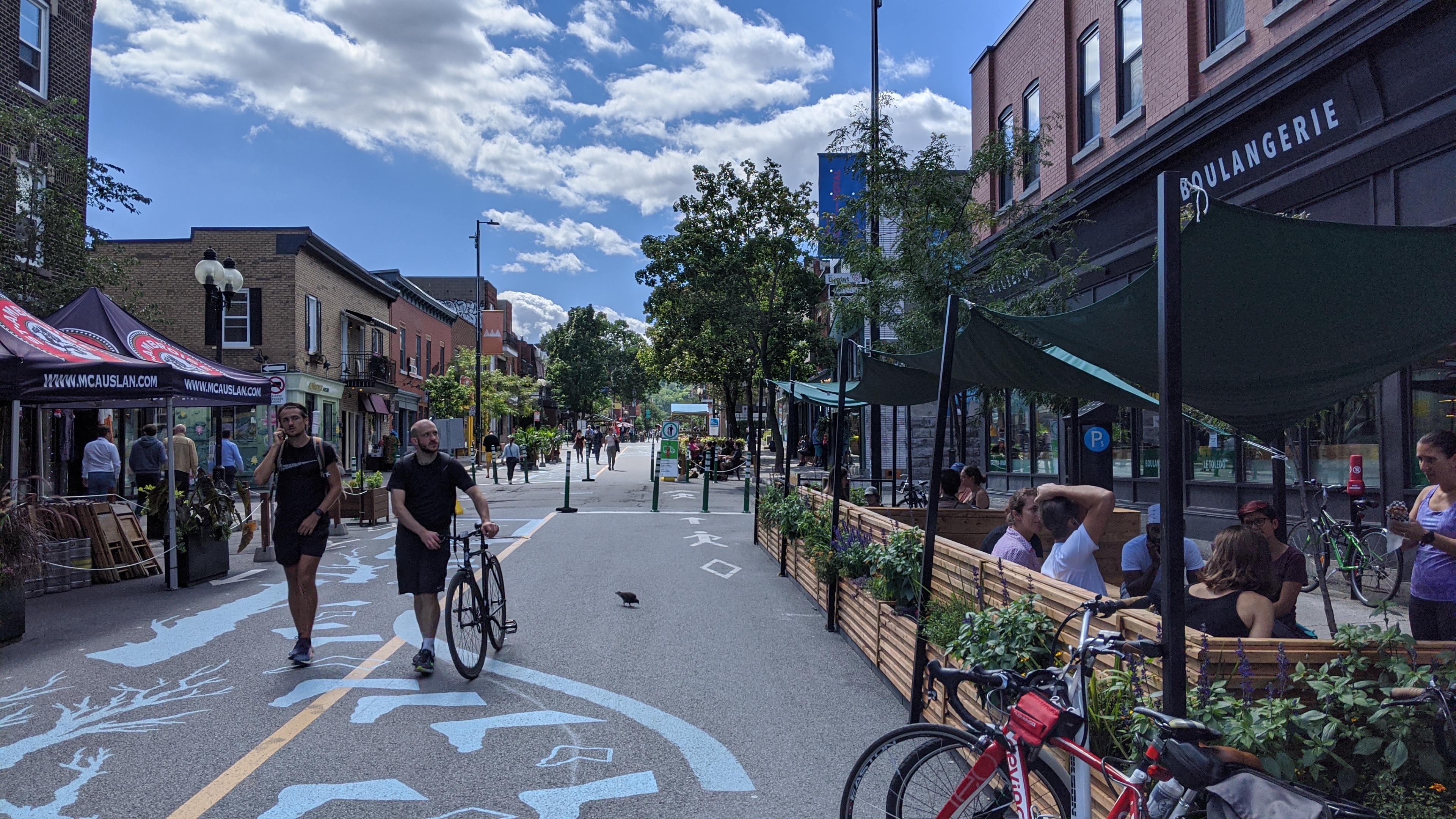 Restaurants and shops on a Montreal Avenue